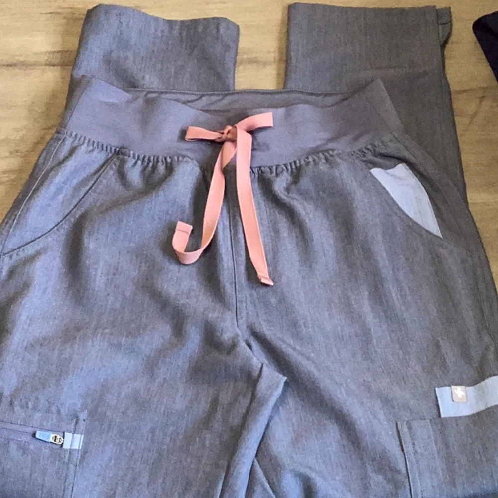 Heather Denim Figs scrub set - Picture 5 of 6